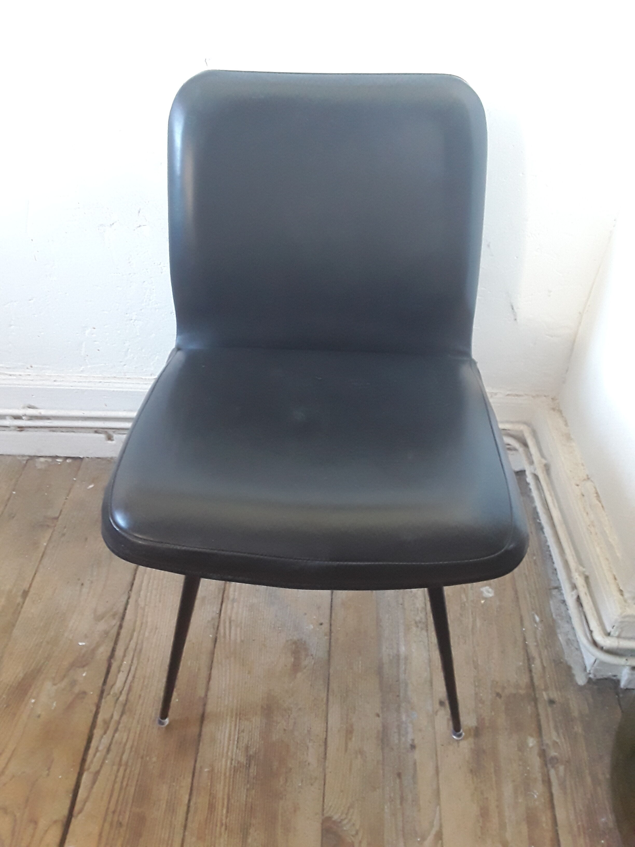 Vintage skai chair