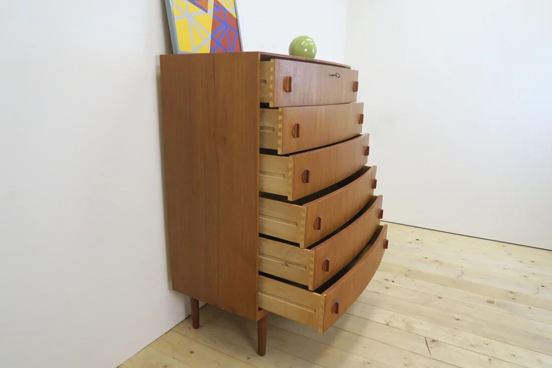 Commode en teck par Henning Kjærnulf, années 1960
