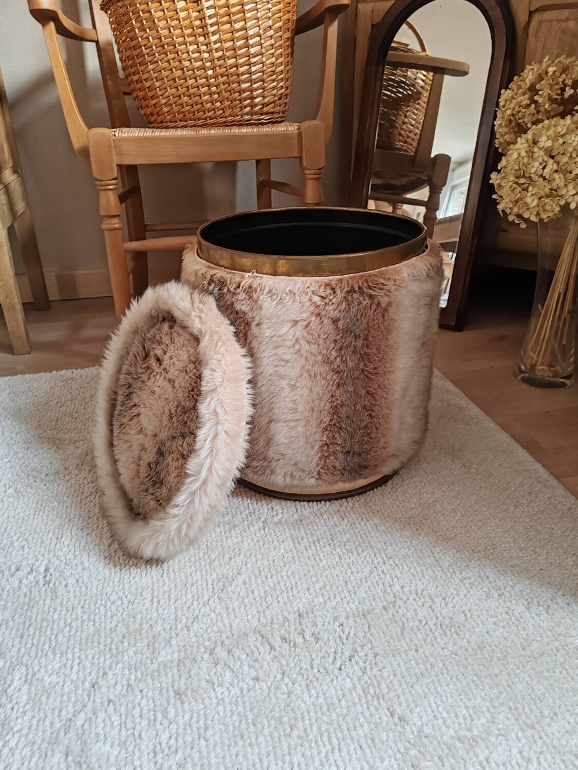 Vintage pouf