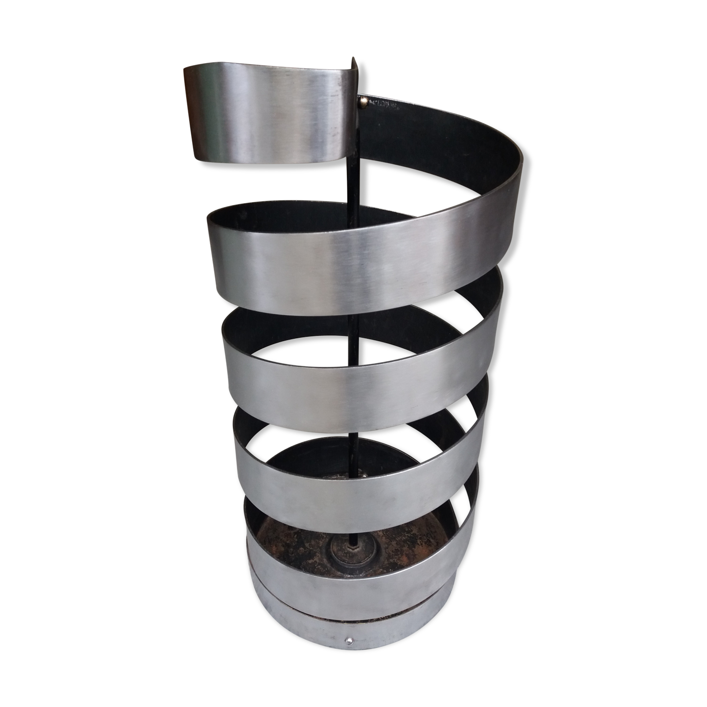 Iron umbrella holder