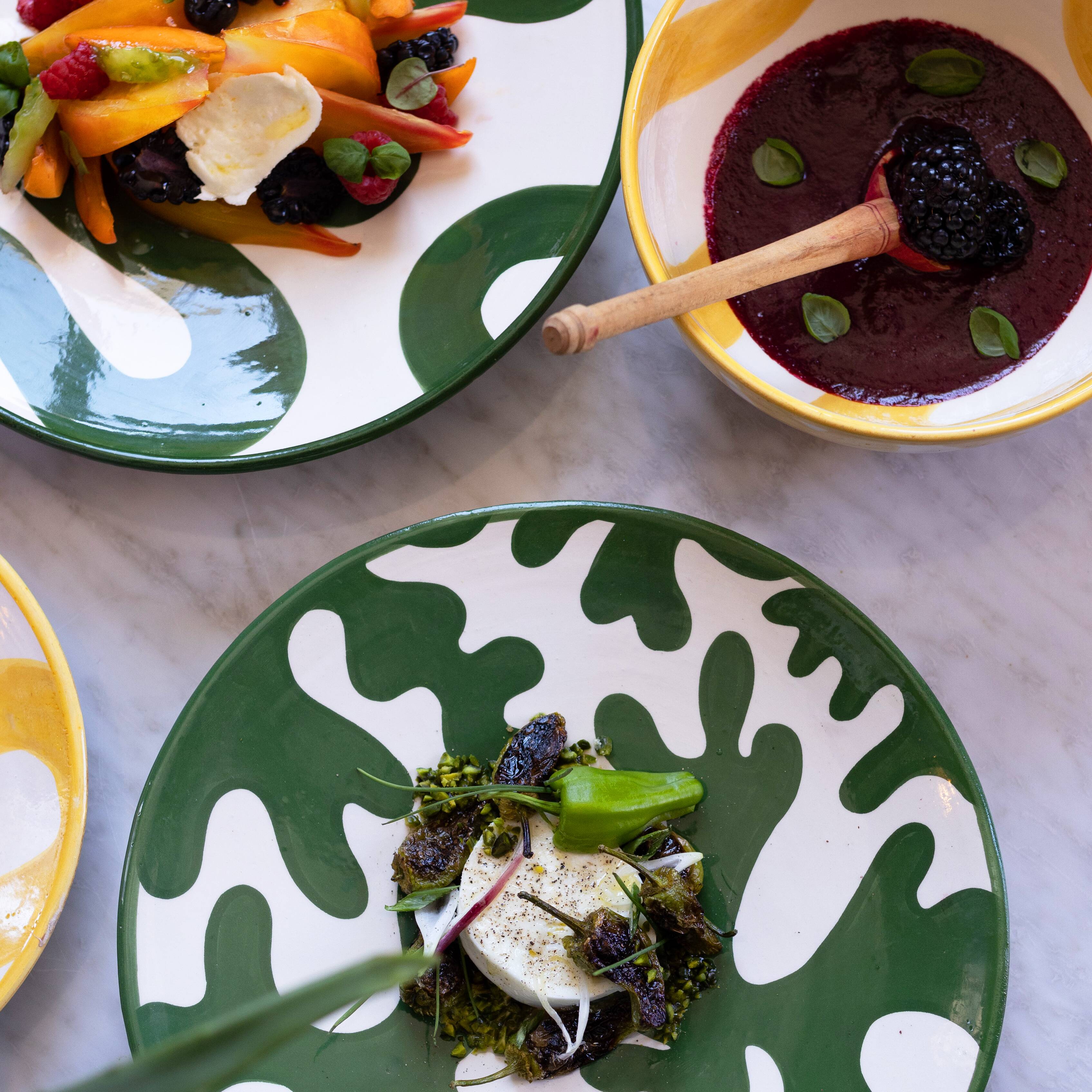 Large plate - Yellow Cineraria