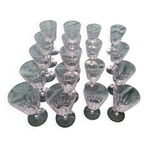 Service de verres en cristal d'Arques modèle Versailles France (set de 18)