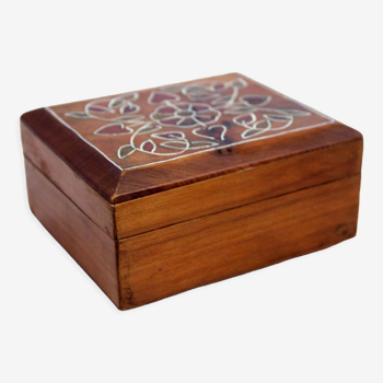 Vintage wooden box and inlaid décor