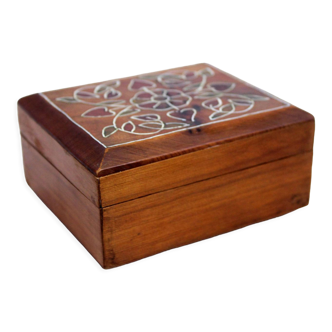 Vintage wooden box and inlaid décor