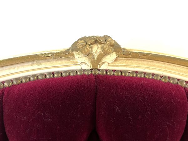 Fauteuil style Louis XV en bois doré et velours rouge
