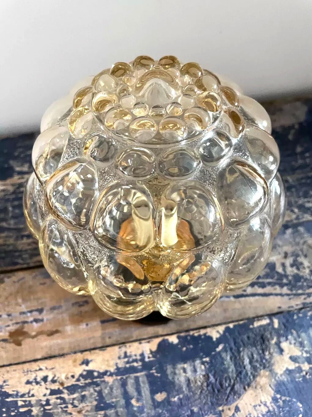 Wall lamp in gilded bubble glass