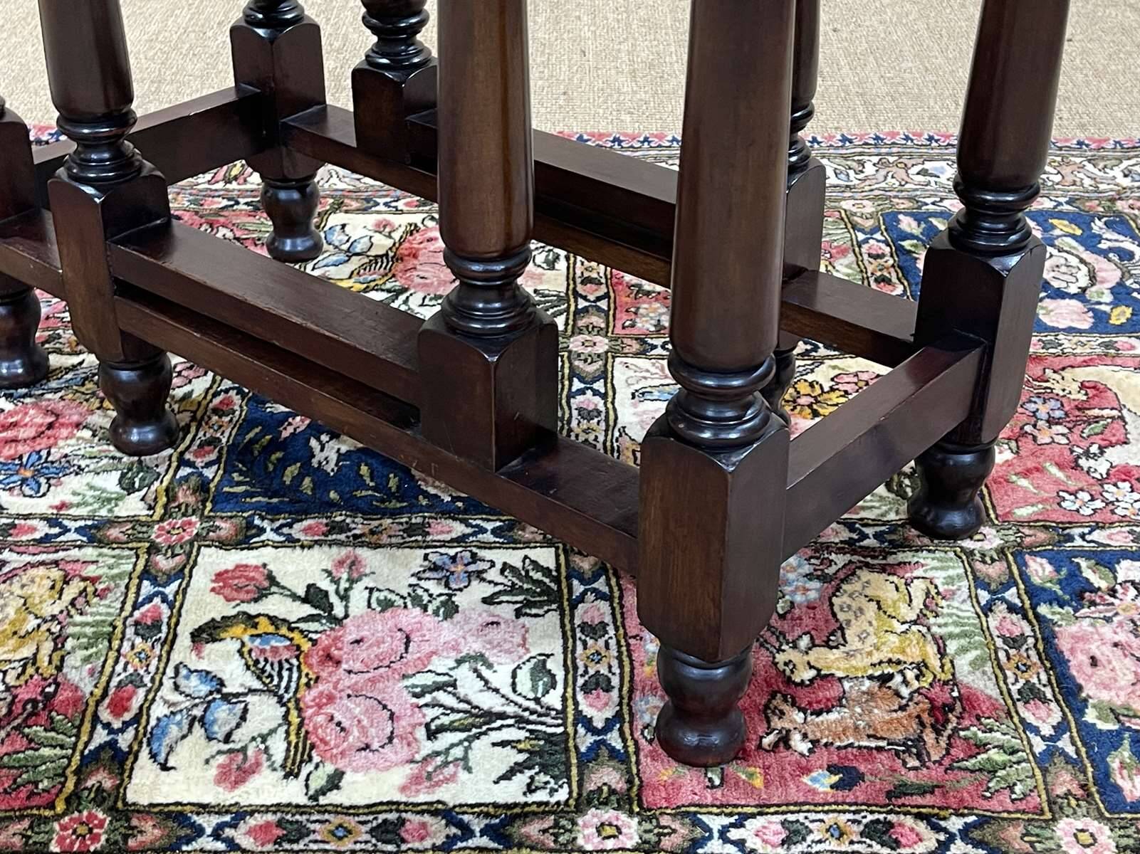 English gateleg in mahogany, work early 20th century