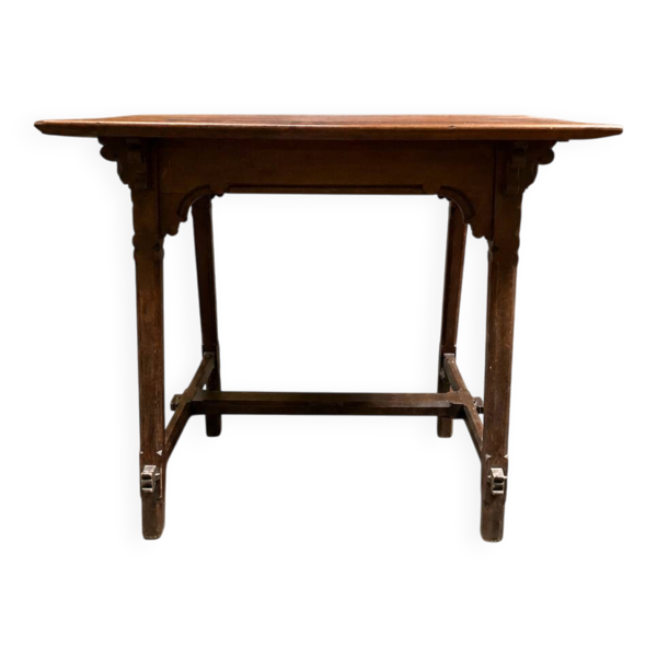 Table d'appoint ou petite table de présentation ancienne en bois massif. — Beyit