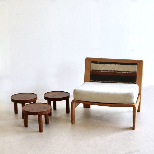Un ensemble de trois petites tables rondes. Mado Jolain et René Legrand. France 1956
