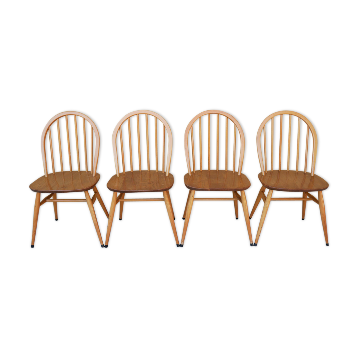 Série de 4 chaises « Windsor » par L. Ercolani pour les éditions Ercol