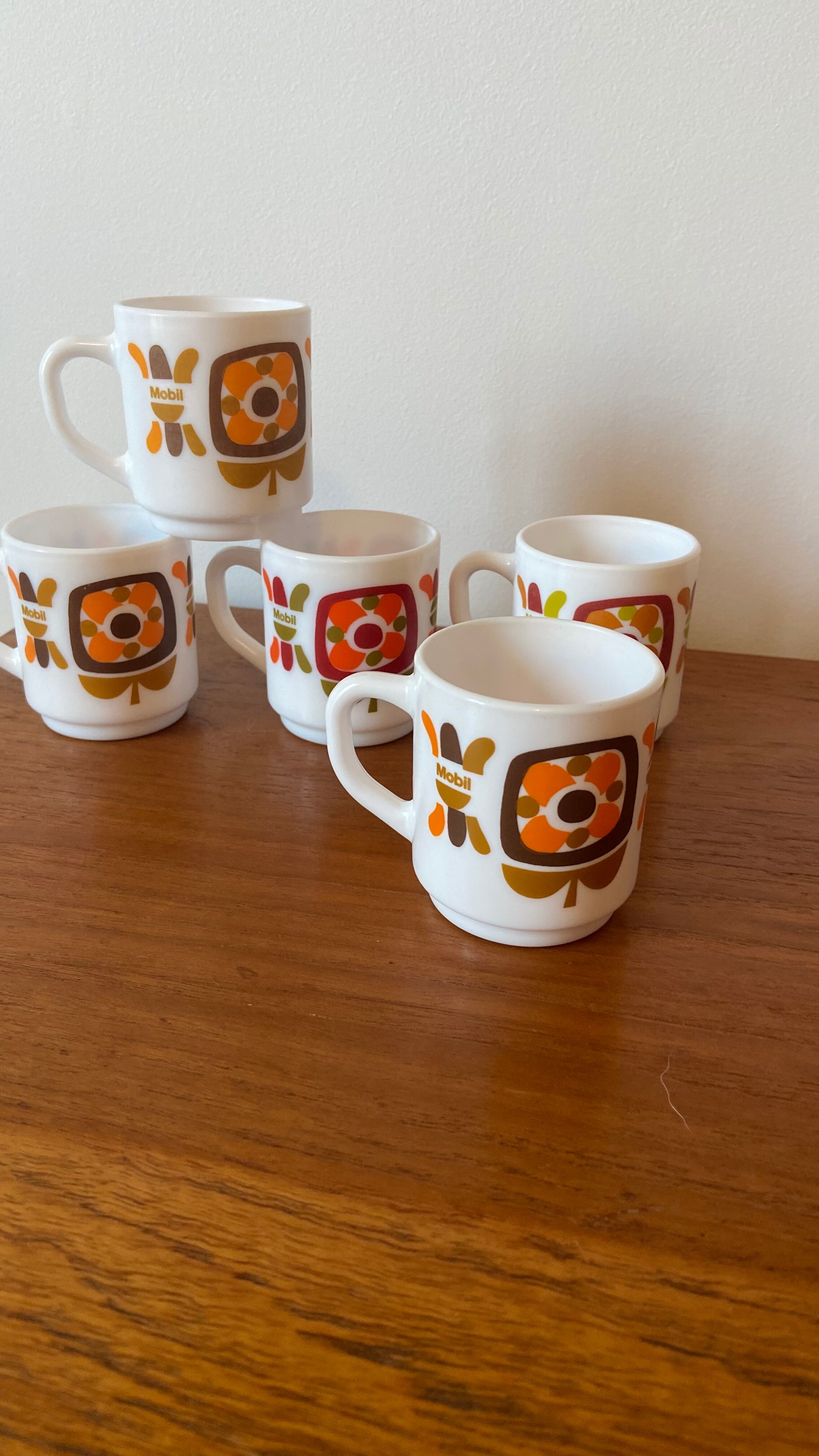 5 coffee cups Mobil 1972 designer Jean-Charles Meunier Editor Arcopal