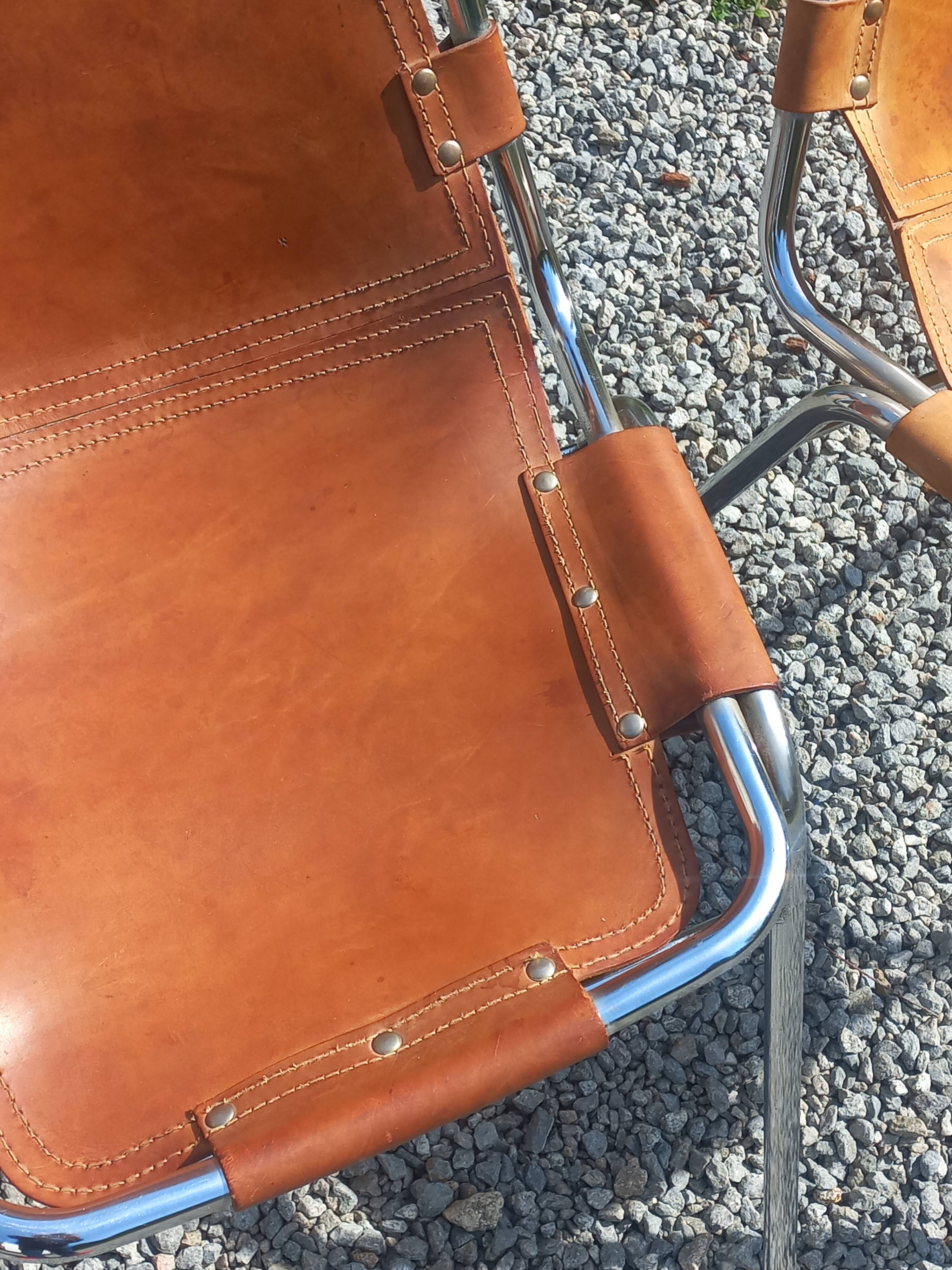 Paire de chaises design de Charlotte Perriand pour les Arcs