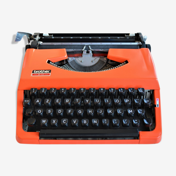 Machine à écrire orange Brother 210 vintage 1970s