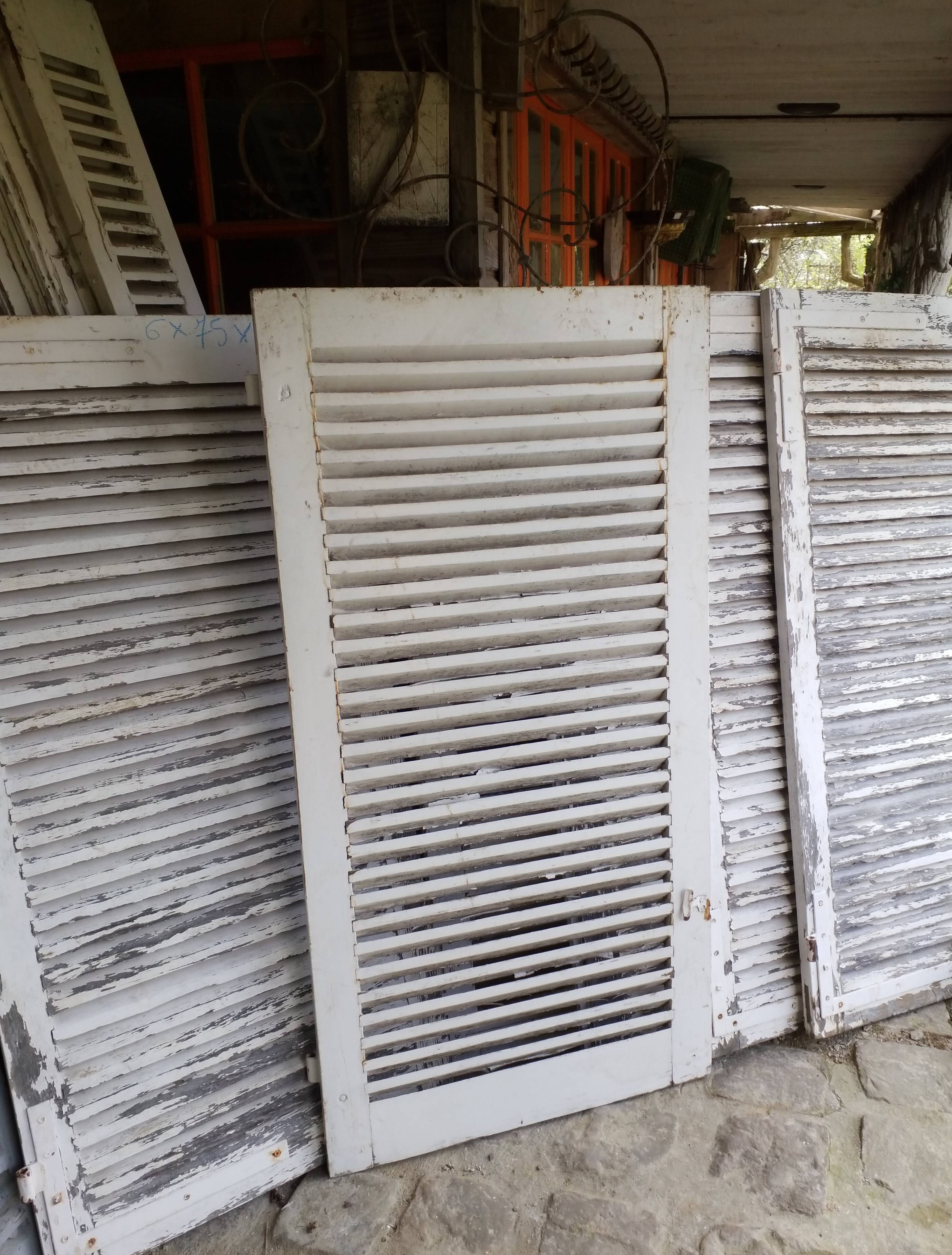 A set of 6 components