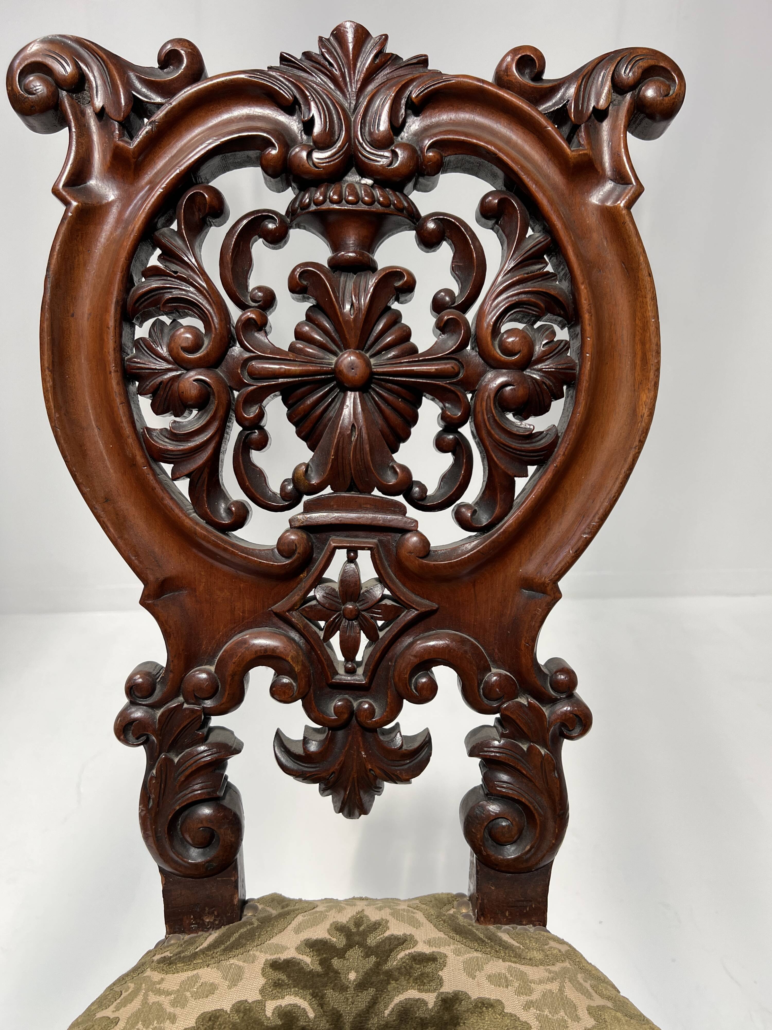 Napoleon III period armchair in carved mahogany, 19th century.