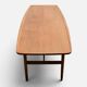 Table basse Anton Kildeberg (attribuée), noyer et laiton, Danemark années 1950-60.