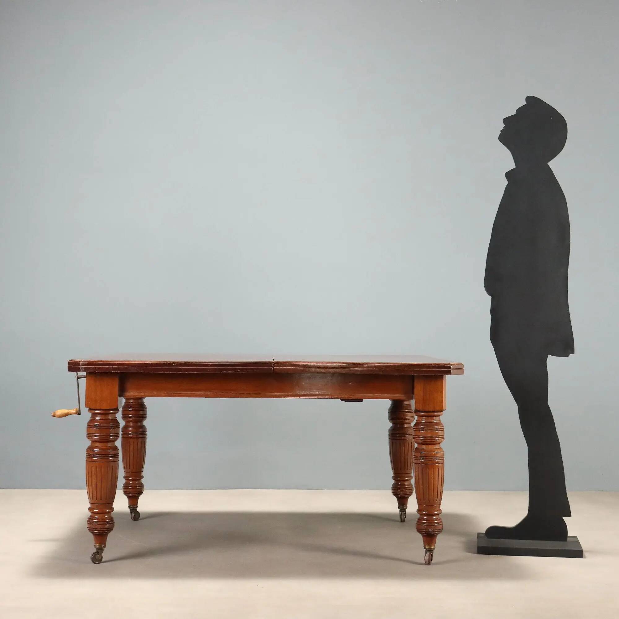 Antique extendable mahogany table with a crank mechanism, United Kingdom.