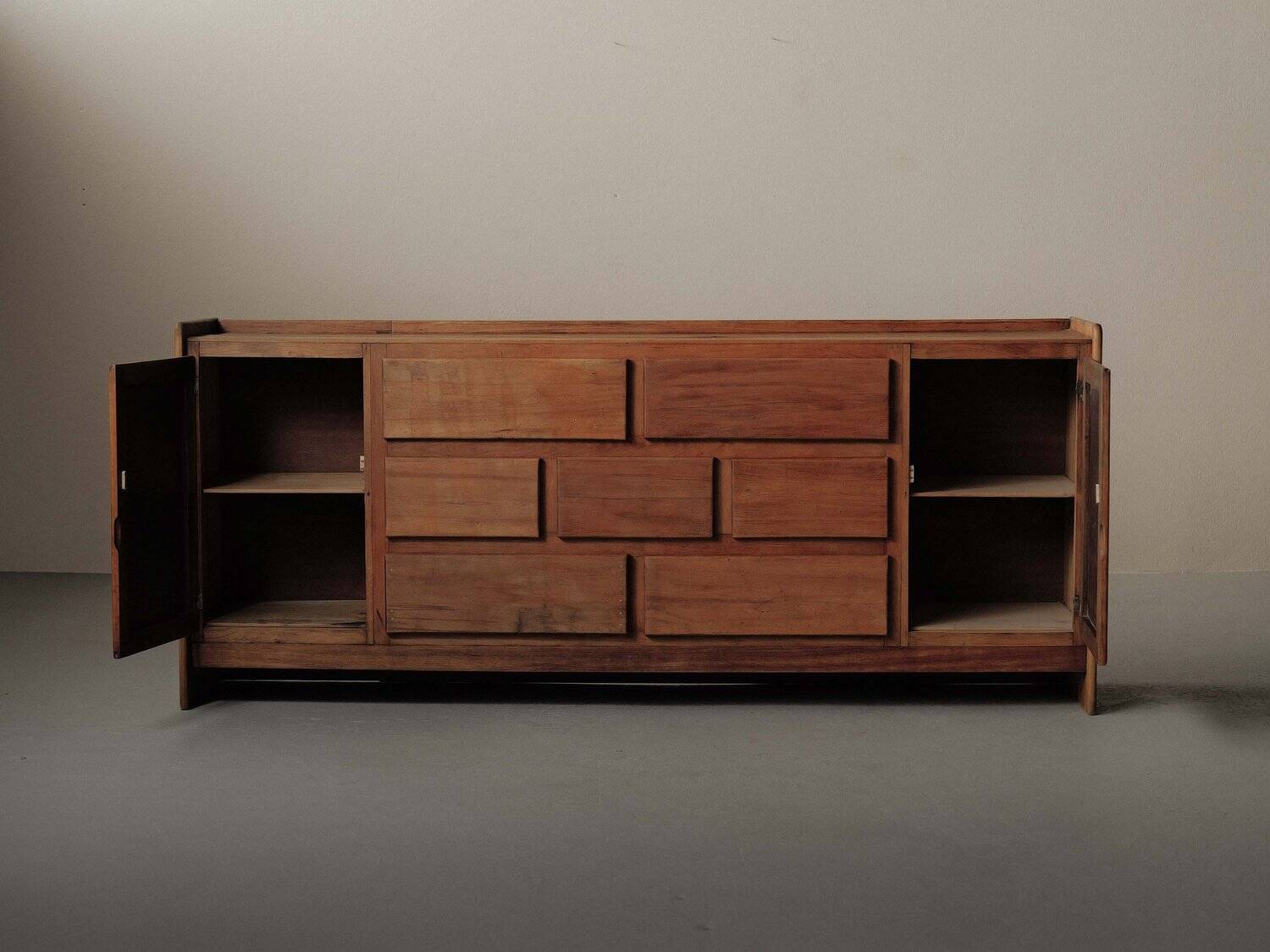 Meuble d’atelier en pin – Travail français des années 1970