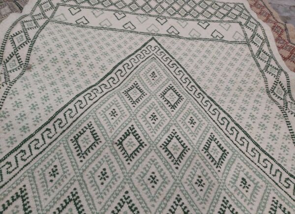 Tapis traditionnel blanc et vert fait main en pure laine