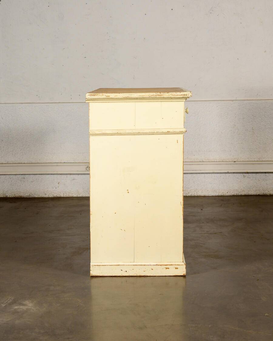 Country buffet with 2 doors