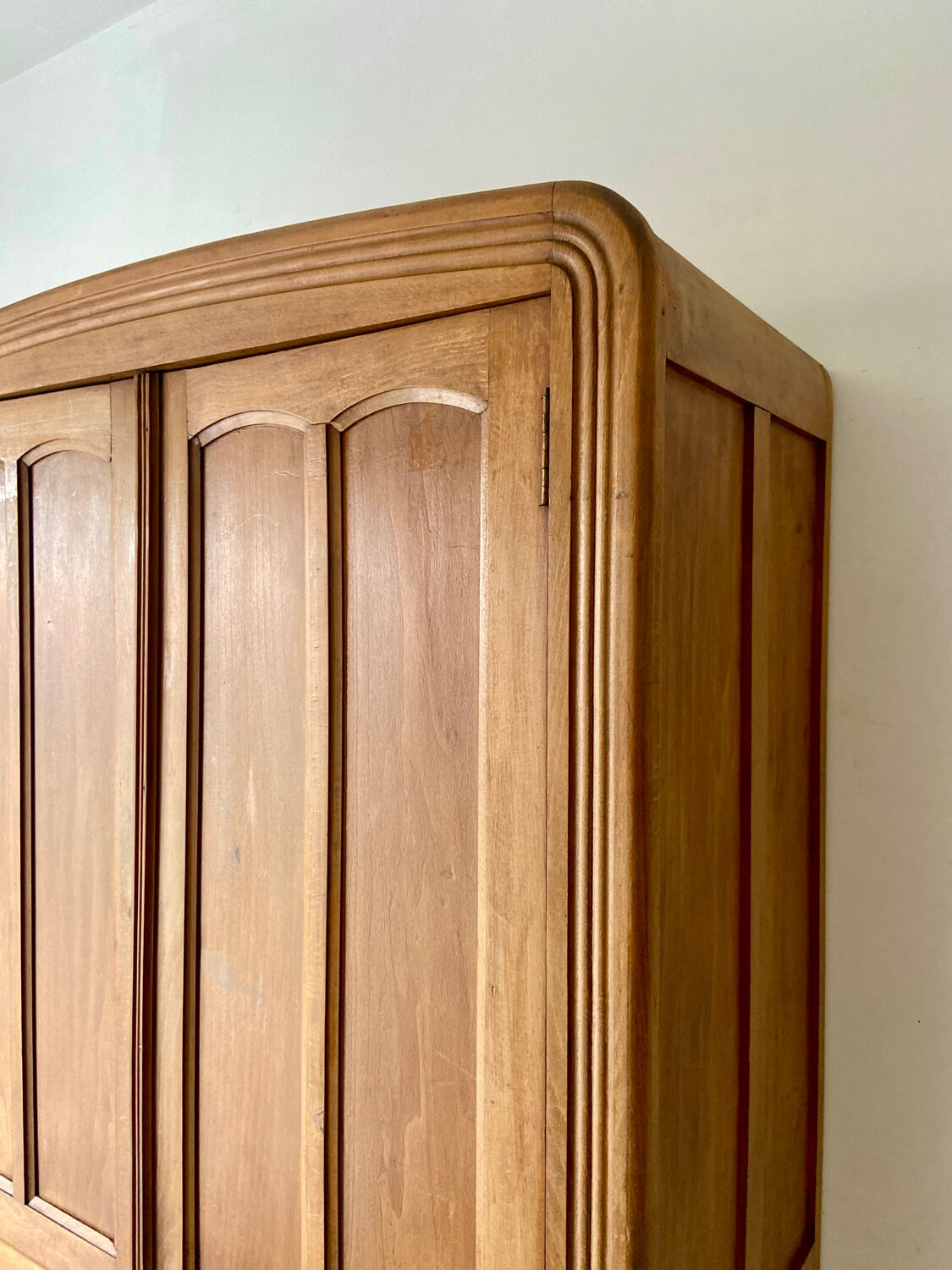 Armoire parisienne