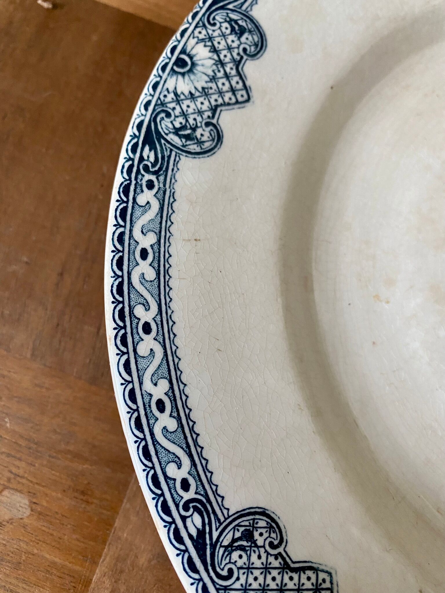 Old plate on iron earth in Salins earthenware