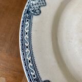 Ancien plat sur pied terre de fer en faïence de Salins
