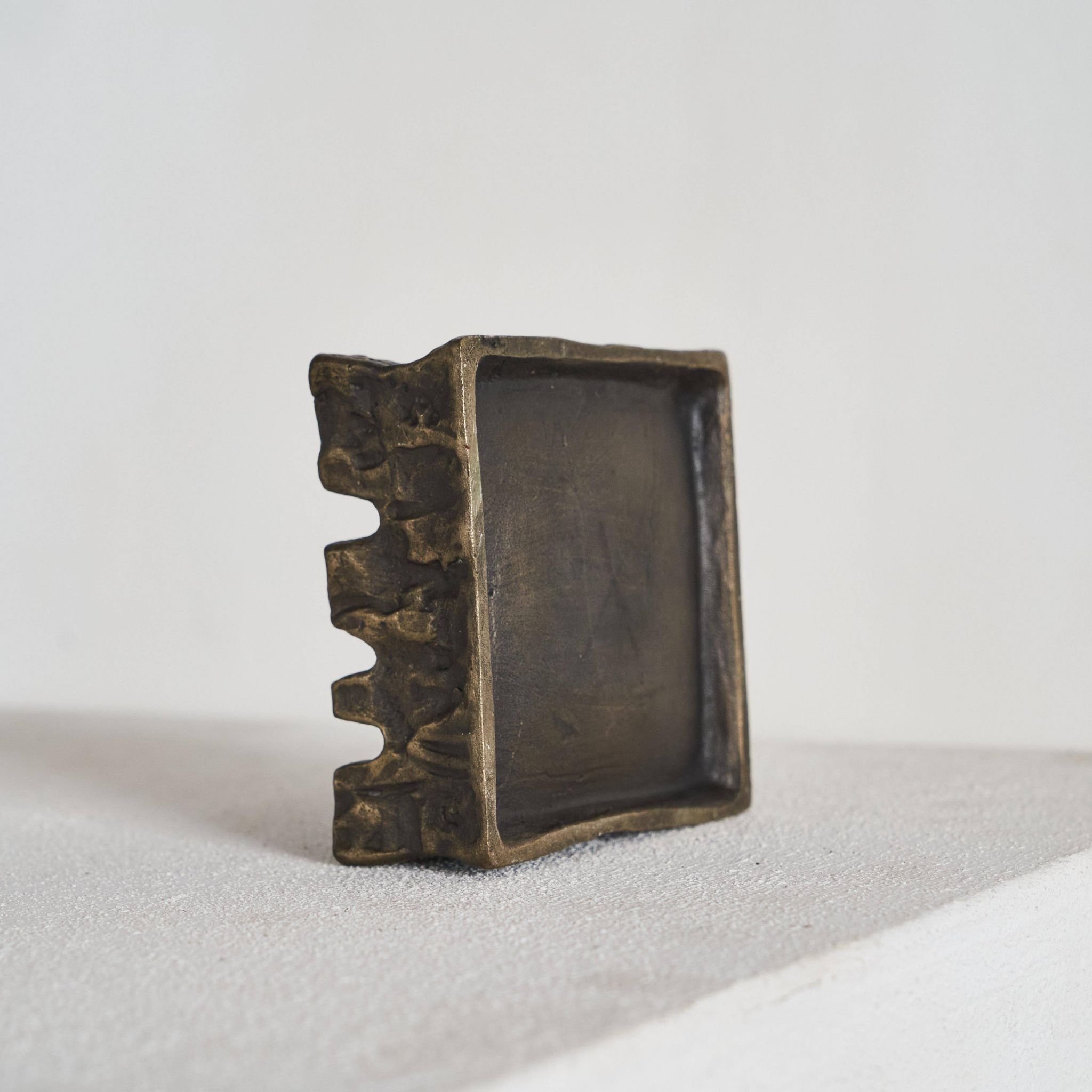 Vide poche en bronze style brutaliste années 1960