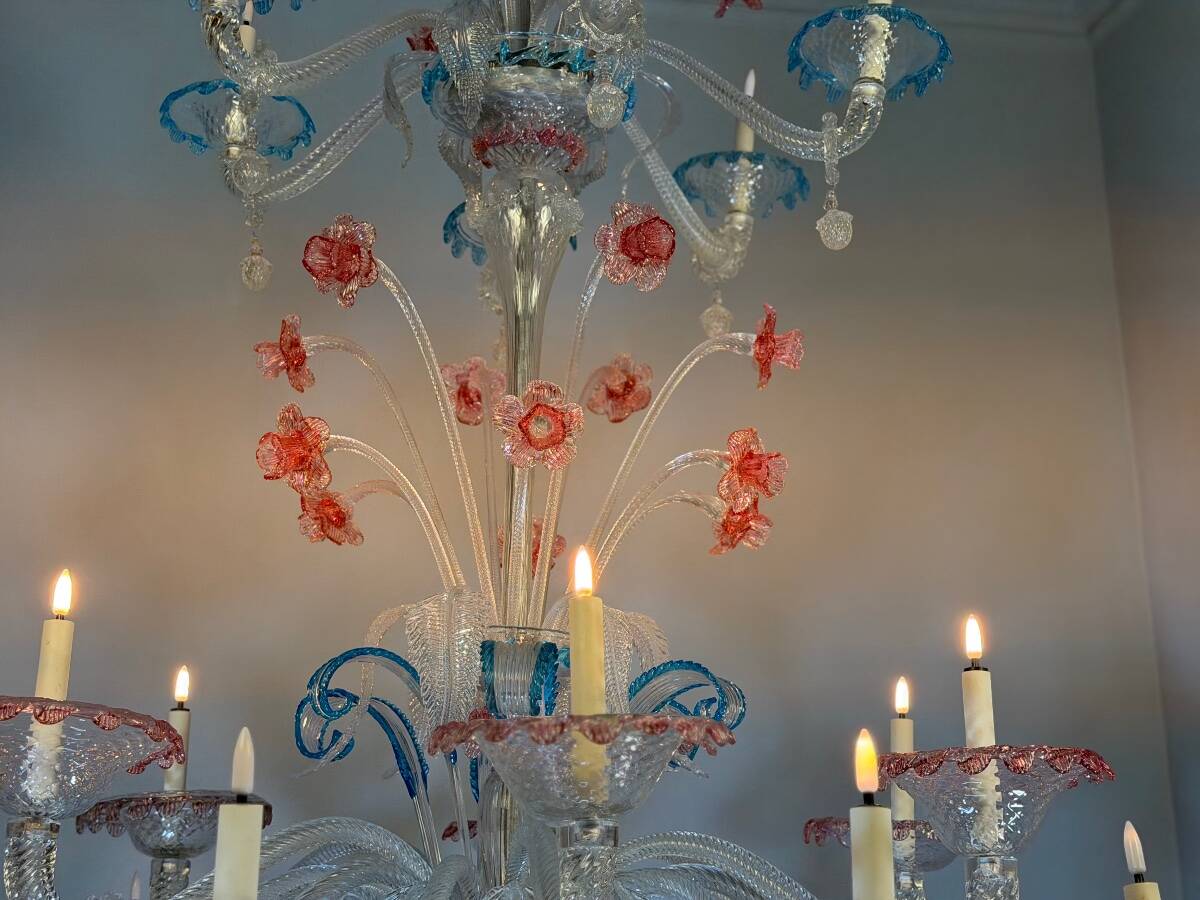 Grand Venetian chandelier in multicoloured Murano glass, circa 1920.