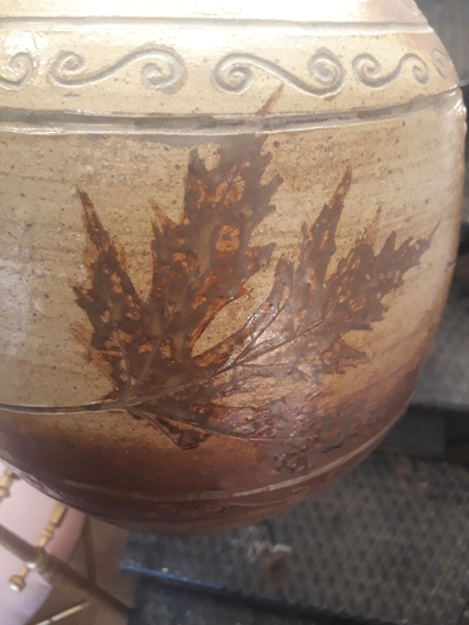 Vallauris lamp decorated with foliage