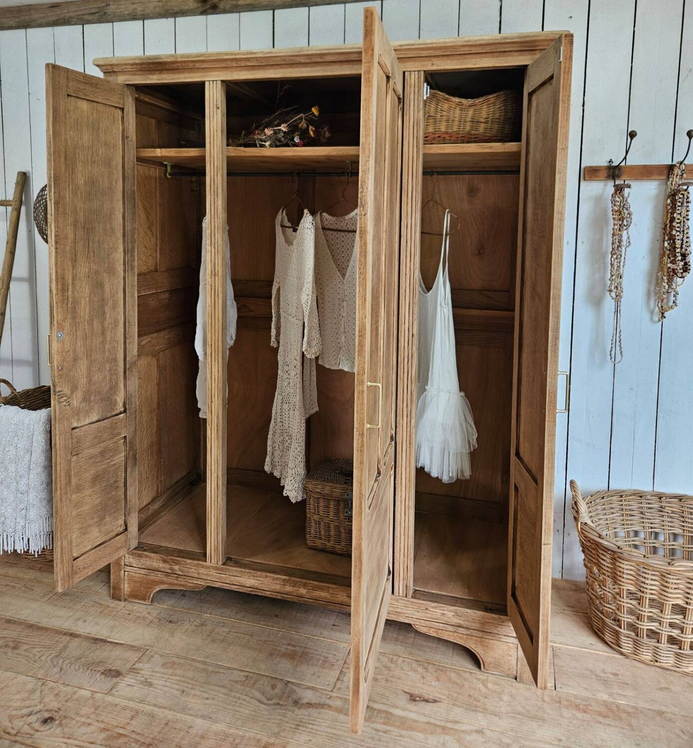 Armoire parisienne