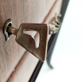 Commode en noyer noir, fabriquée par Dassi, avec plateau en marbre de Carrare, Italie