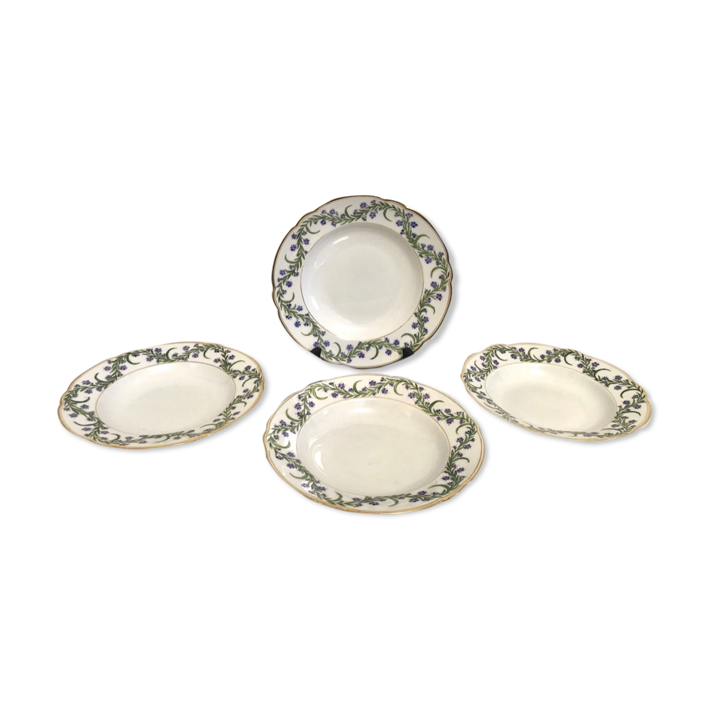 4 hollow porcelain plates