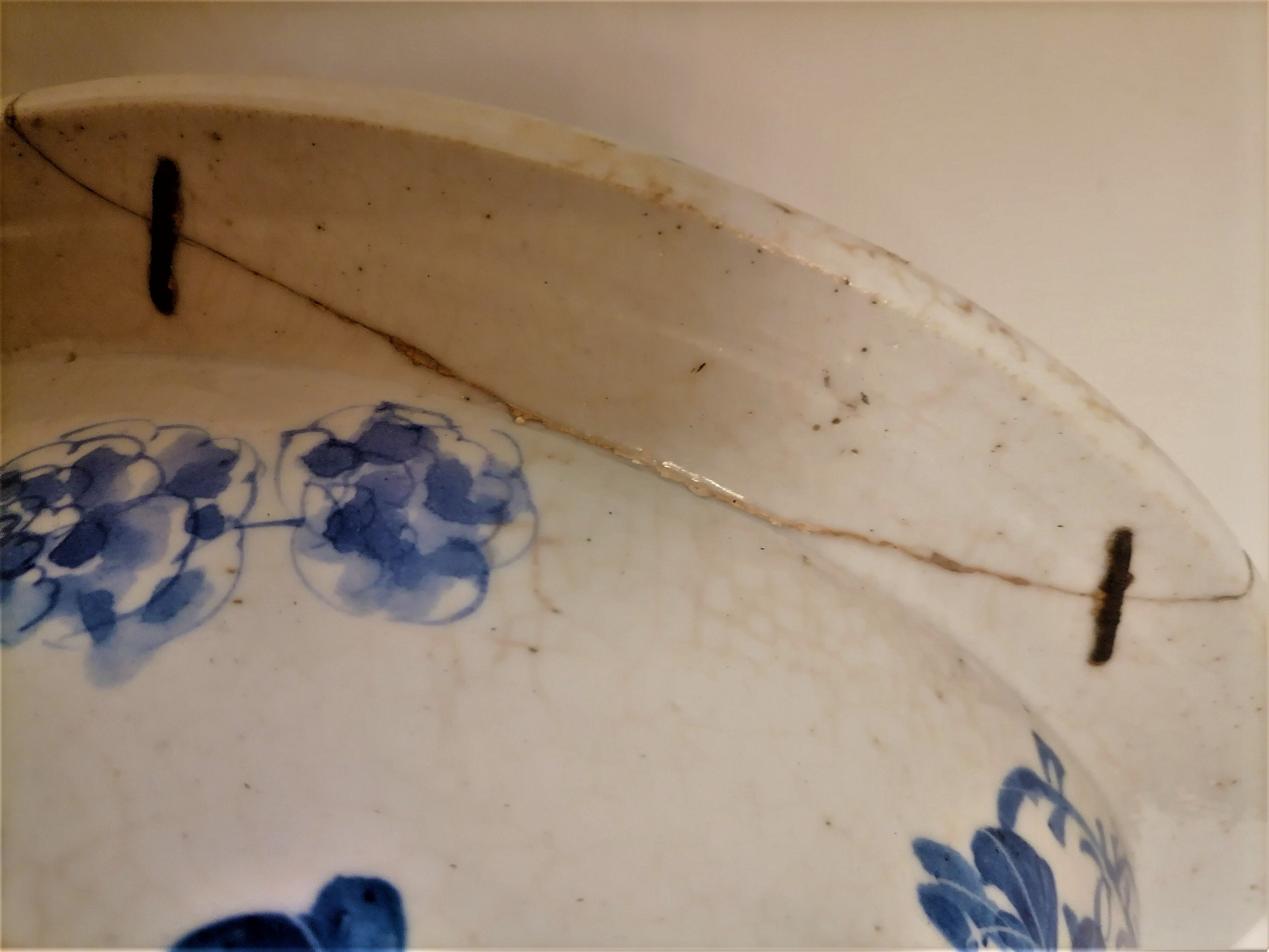 Important blue white porcelain pot cover. Japan. Meiji period (1868 - 1912)