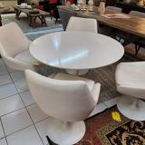 Table and chairs set