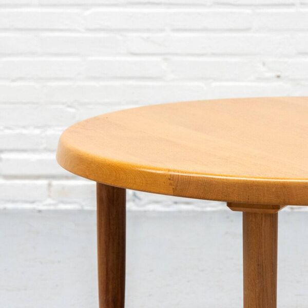 Table basse ronde danoise par Niels Bach