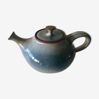 Teapot in sandstone