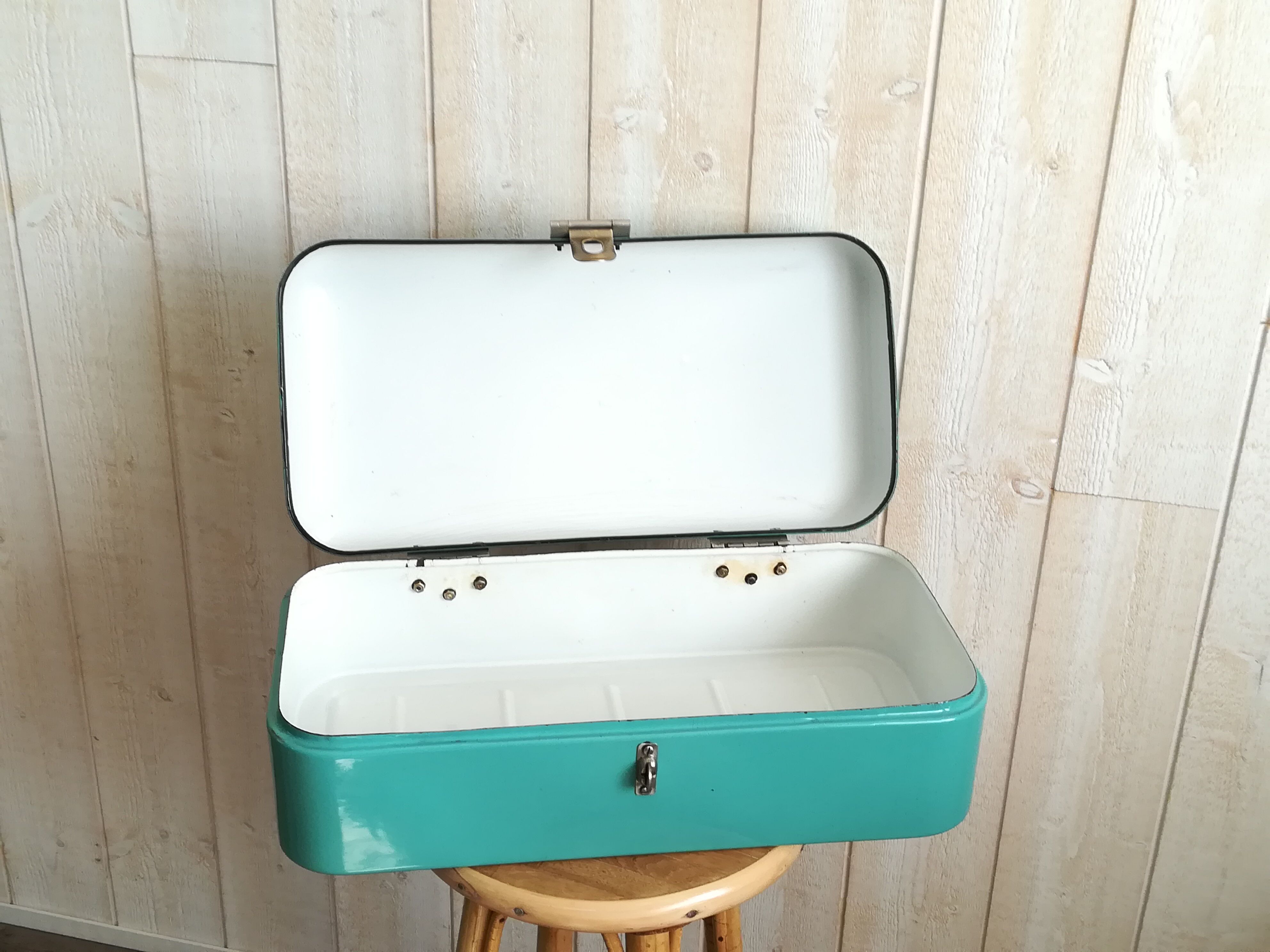 Minth blue enamelled metal box