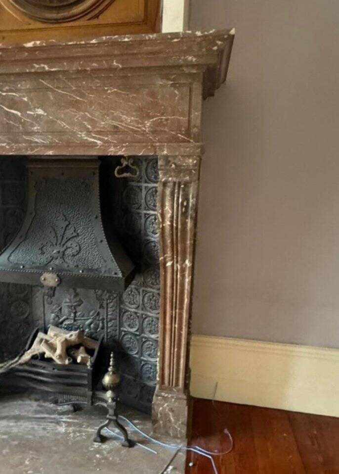 Impressive Napoleon III fireplace in Rance marble, around 1880.