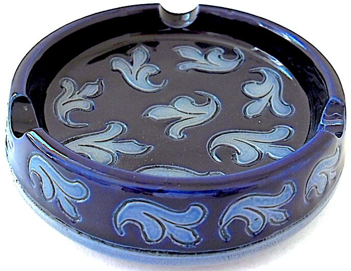 Alsace salt-salt circular ashtray with stylized vegetal decoration