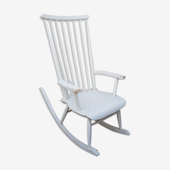 Rocking chair en bois blanc