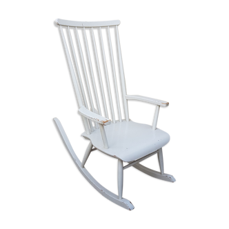 Rocking chair en bois blanc
