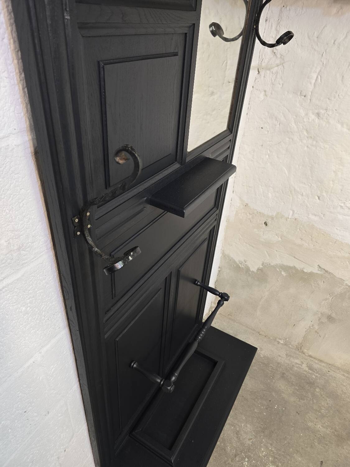 Entrance hall from around 1930 repainted