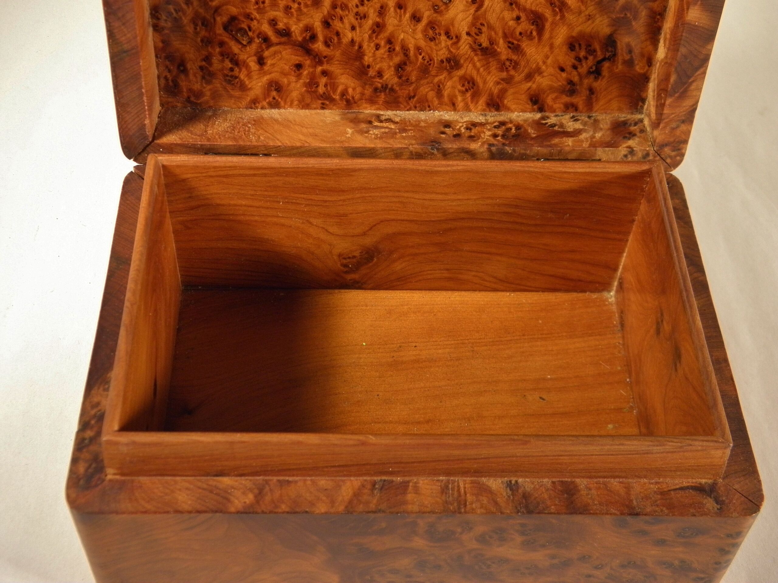 Cheath magnifying glass box