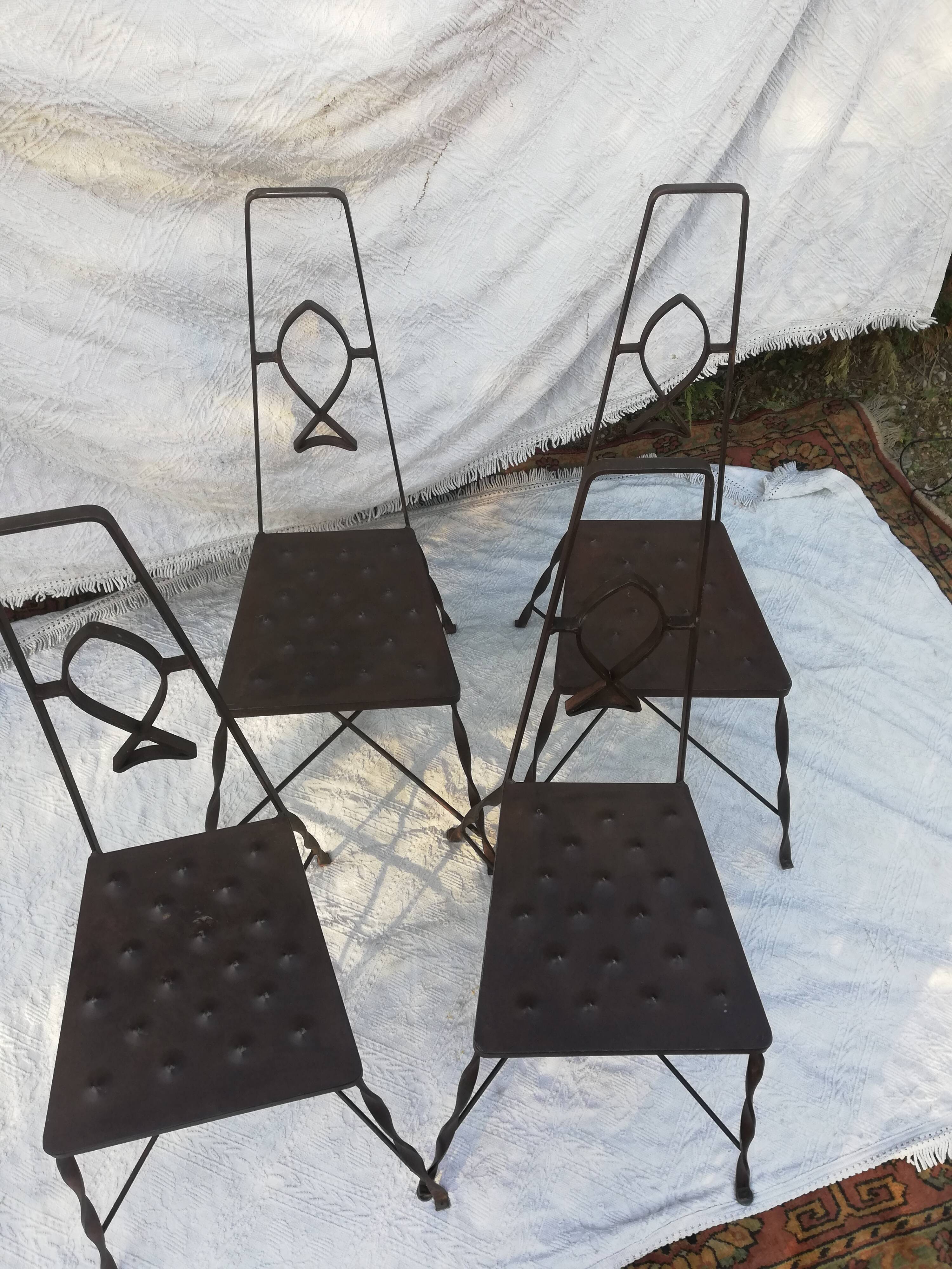 Set de 4 chaises en métal décor de poisson