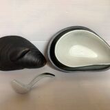 Shell-shaped sauceboat