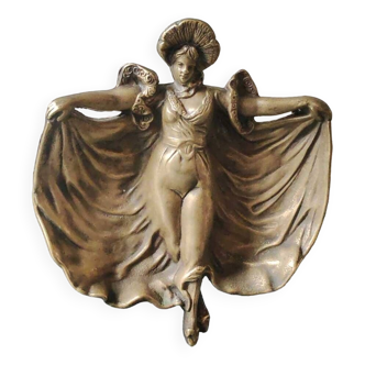 Vide poche/Cendrier style Art Nouveau/Danseuse de cabaret Parisienne de la Belle époque - En bronze à patine dorée. Dim. 17 x 15 cm