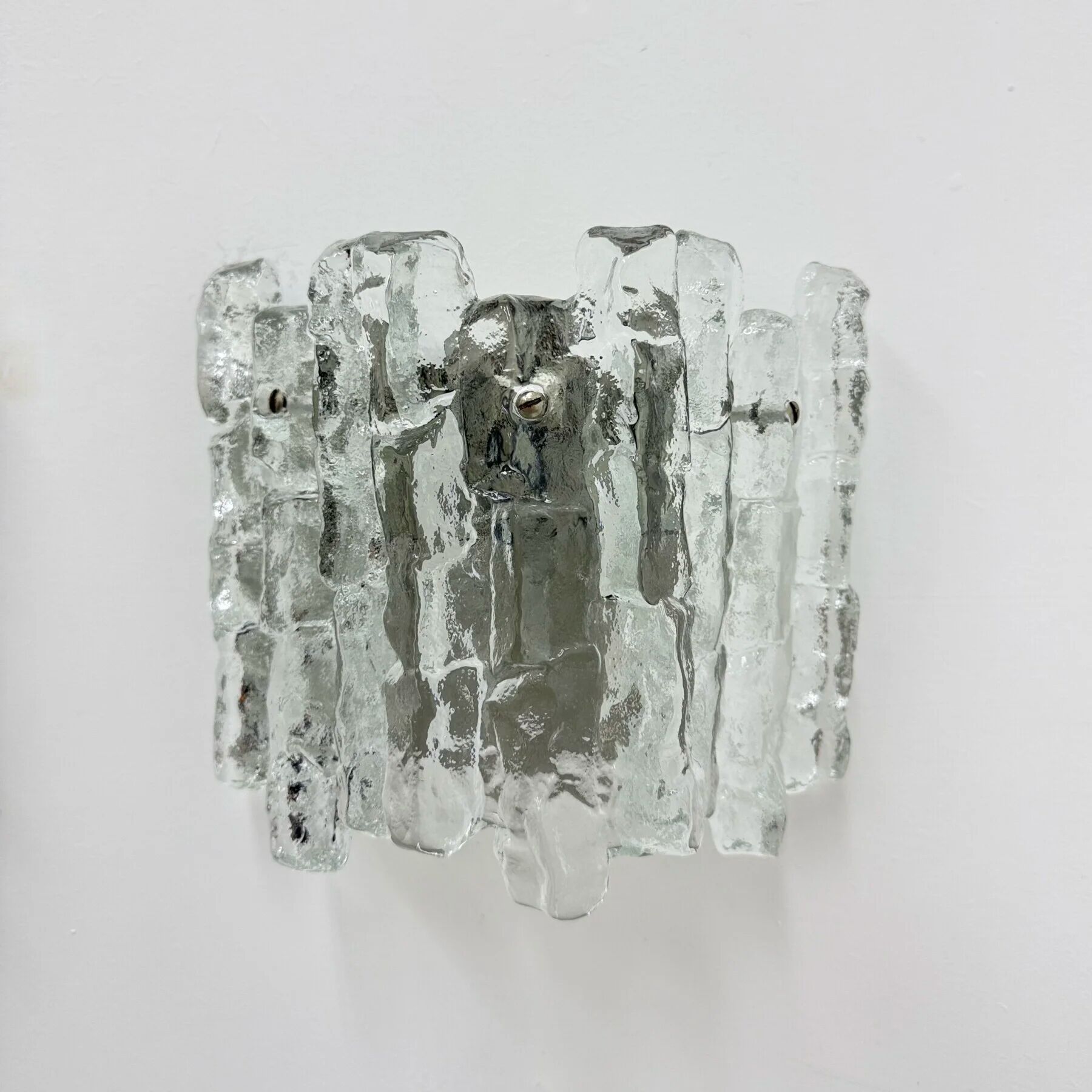 Paire de appliques murales en verre glacé et métal par J.T. Kalmar pour Kalmar, années 60.