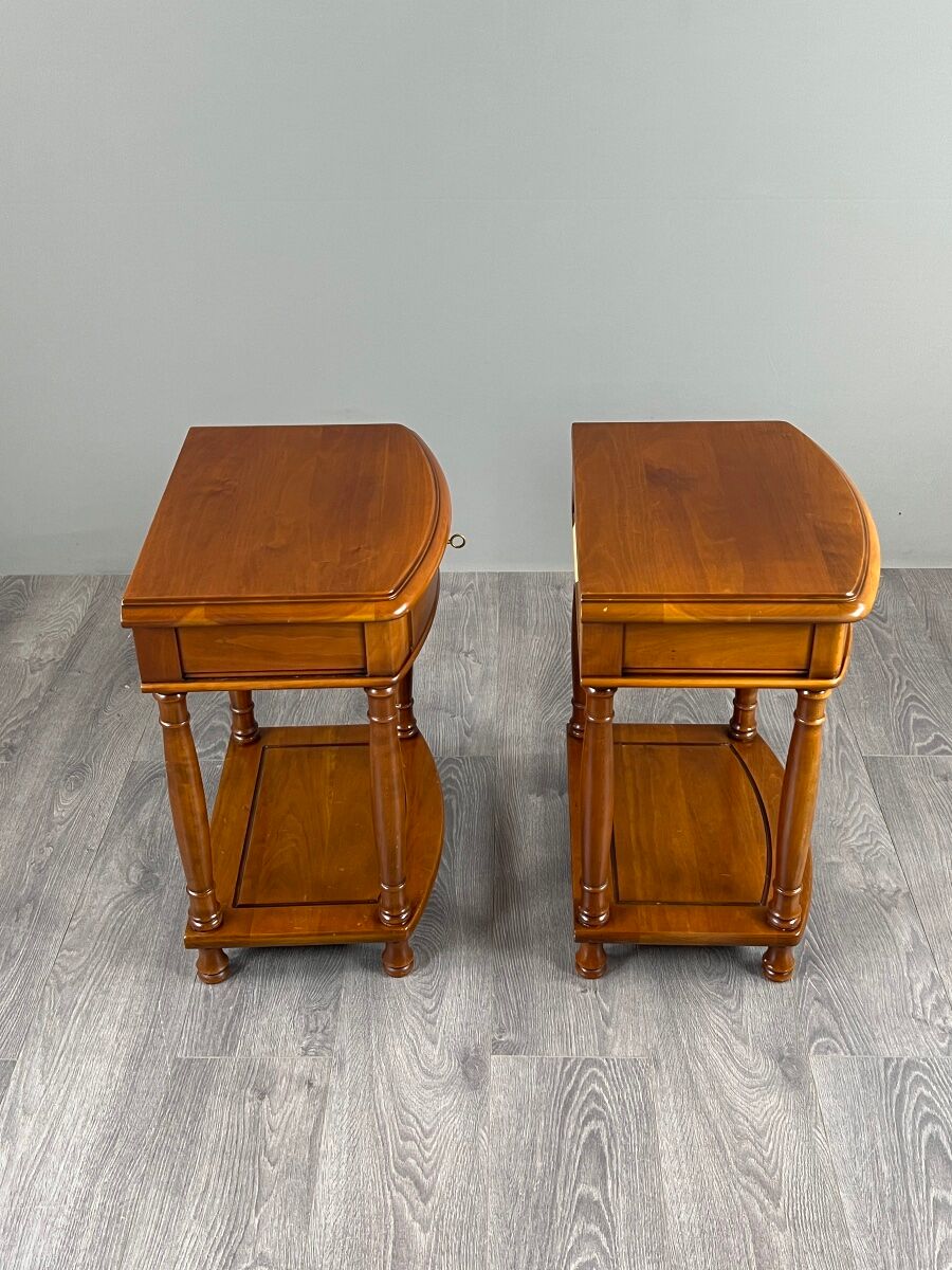 Paire de tables de chevet en bois, XXe Siècle