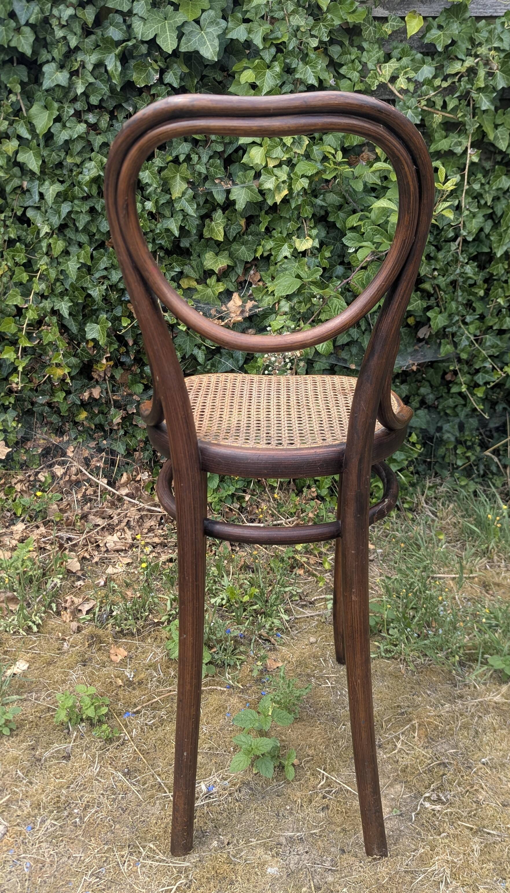 Rare chaise haute cœur Thonet bois courbé